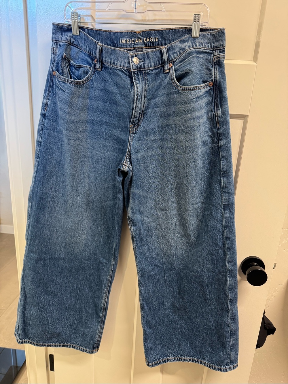 American Eagle Low Rise Ultra Wide Leg Jeans size 12 P short